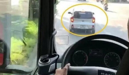 Tài xế ngang ngược cản đường xe cứu hoả ở Hà Nội khai do mở nhạc to 