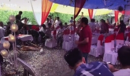 Mừng chú rể thoát ế, nhóm thanh niên bắn pháo giấy liên thanh như xả rác