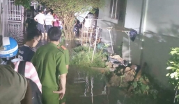 Triều cường dâng cao ngập hẻm, 3 người bị điện giật tử vong