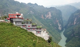 Nhà nghỉ 7 tầng xây dựng trái phép trên đỉnh Mã Pì Lèng: Chính quyền vào cuộc