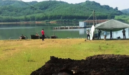 Tá hoả phát hiện người đàn ông nổi lên trên hồ Khe Đá