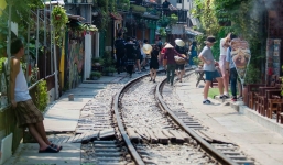 Hà Nội ra hạn chót giải tán các quán cafe đường tàu