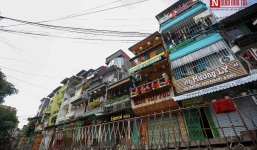 Chùm ảnh: Phố đường tàu ảm đạm sau một ngày tiến hành lệnh cấm