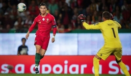 Ronaldo ghi bàn thứ 699 bằng cú chip bóng đẳng cấp qua đầu thủ môn