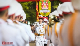 Đoàn nghi lễ Công an Nhân dân lần đầu tiên diểu diễn tại phố đi bộ hồ Hoàn Kiếm