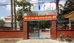 Bộ GD&ĐT chỉ đạo xử lý vụ nữ sinh bị “ép” chuyển lớp vì phụ huynh đòi thay giáo viên