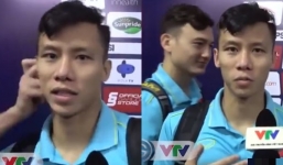 Quế Ngọc Hải liên tục bị đồng đội 'cà khịa' trong lúc phỏng vấn sau trận gặp Indonesia