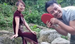 Cô dâu 62 tuổi ở Cao Bằng khoe được chồng tặng quà khủng ngày 20/10