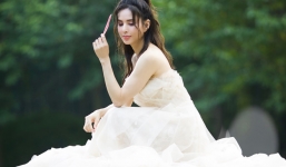 'Tiểu Long Nữ' đẹp nhất màn ảnh hút hồn khi mặc váy cưới ở tuổi U50