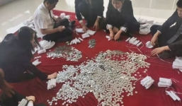 Nhân viên đại lý xe hơi toát mồ hôi hột vì khách mang 40.000 đồng tiền xu đi mua ô tô