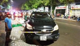 Tông trúng ô tô bán tải đang quay đầu, nam thanh niên tử vong tại chỗ