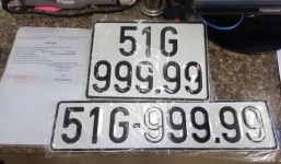 Người phụ nữ đi BMW 330i, bốc được biển số siêu đẹp 51G -999.99