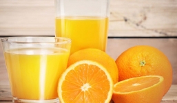 Máy vắt cam dùng công nghệ in 3D biến luôn vỏ thành cốc đựng nước 