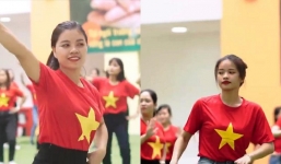 40 cô giáo mầm non xinh đẹp nhảy 'Việt Nam ơi' để cổ vũ cho thầy trò HLV Park Hang-seo