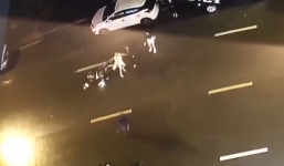 Giật túi xách bất thành, tên cướp vứt xe giữa đường 'bỏ của chạy lấy người'