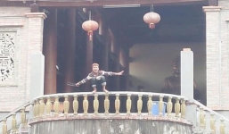 Nam thanh niên 'ngáo đá' tự chặt tay mình ở Trâu Quỳ, Hà Nội