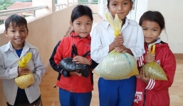 Ngày 20/11: Cá suối, hoa dại... và những món quà đặc biệt gây xúc động