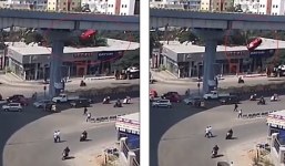 'Xế hộp' lao từ cầu vượt xuống đường trúng đám đông làm 1 người tử vong