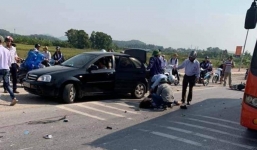 Xe máy va chạm với ô tô khách, 2 nữ sinh lớp 10 tử vong