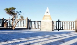 Nền nhiệt âm 1 độ, đỉnh Fansipan phủ trắng băng tuyết đầu mùa đông