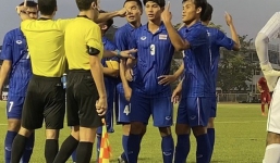 Cầu thủ Thái Lan cay cú quát trọng tài: 'Ông là người Việt Nam à?'