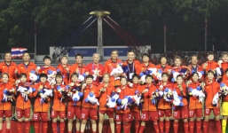 HLV Mai Đức Chung cùng học trò được ở lại để đáp lễ thầy Park, cổ vũ U22 Việt Nam