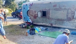 Tai nạn giao thông ngày 9/12: Lật xe khách, 2 người chết, 11 công nhân bị thương