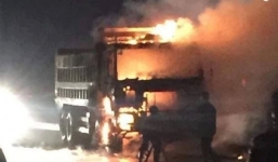 Tai nạn giao thông ngày 10/12: Xe máy đi ngược chiều lao vào xe tải, 1 người chết cháy