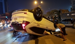 Tai nạn giao thông mới nhất ngày 11/12: Xe bán tải đi 'bão' gây tai nạn, 2 người bị thương