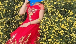 Lại thêm chị gái nằm trên hoa cúc để chụp ảnh khiến dân mạng 'nóng mắt'