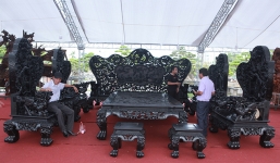 Chiêm ngưỡng bộ siêu bàn ghế thạch mun 27 tỷ dành cho đại gia chơi Tết