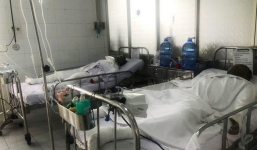 Vừa hút thuốc lá vừa đổ xăng, 4 người trong gia đình bỏng nặng