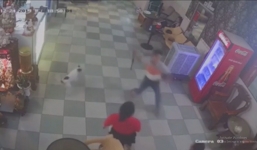 Clip ghi lại cảnh nữ tiếp viên massage đâm khách 'lật kèo' đêm Noel