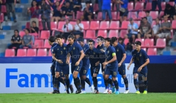 U23 Thái Lan vào tứ kết nhờ VAR trợ giúp, CĐV châu Á: Để xem ông Park làm được gì?