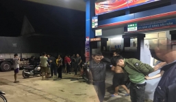 Nhân viên cây xăng đỡ dao, quật ngã tên cướp ở Hà Tĩnh