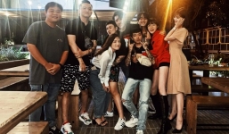 Elly Trần gợi cảm, 'đu đưa hết mình' bên hội bạn thân sau sự cố ngã quỵ trên thảm đỏ