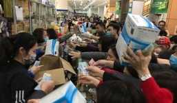 Người dân Hà Nội tranh nhau mua khẩu trang giữa đại dịch Corona