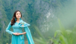 Thiếu nữ xinh đẹp trên đỉnh Hang Múa gây bất ngờ khi mới chỉ học lớp 8