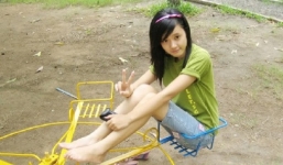 Chán 'thả thính', Midu khoe thành tích học tập và hình ảnh 13 năm trước