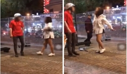 Cô gái cởi áo ném trả, đánh lại bạn trai cũ khi bị bắt quả tang cặp bồ