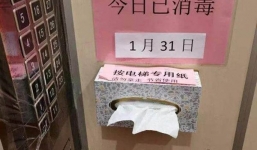 Muôn kiểu bấm số thang máy để chống lây nhiễm virus Corona