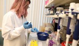 Dịch virus Corona: Mỹ, Trung chạy đua sản xuất 'thần dược' diệt Covid-19