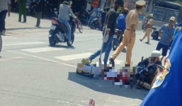 Tai nạn giao thông ngày 19/2: Chồng khóc ngất bên thi thể vợ bị xe tải cán tử vong