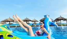 Hoa hậu đại gia U50 khoe sắc vóc nuột nà khiến đàn em cũng phải ghen tỵ