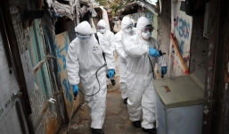 Dịch Covid-19: 95.049 người mắc, phát hiện virus tiến hóa thành 2 chủng