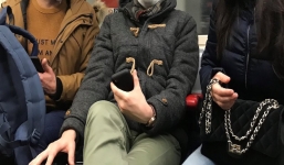 Dịch Covid-19: Anh xác nhận ca tử vong đầu tiên, virus bao trùm châu Âu