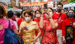 Nhóm bạn thân cùng nhiễm Covid-19 sau khi chia sẻ thức uống, thuốc lá