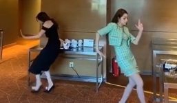 Màn biểu diễn của 'vợ chồng' Chi Pu - Lan Ngọc khiến fan không nhịn được cười