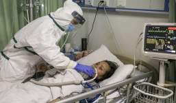 2 ca nhiễm Covid-19 diễn biến nặng: Khuyến cáo người cao tuổi hạn chế ra đường