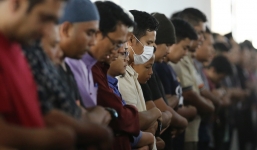 BN 100 nhiễm Covid-19 được yêu cầu cách ly tại nhà nhưng vẫn đi lễ 5 lần/ngày